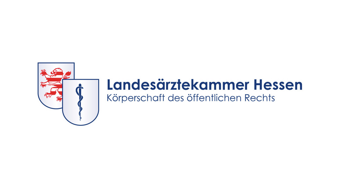 Logo der Landesärztekammer Hessen gebildet aus entsprechenden Schriftzug inklusive Ergänzung Körperschaft des öffentlichen Rechts uns den Wappen des Landes Hessens und eines Äskulapstabs